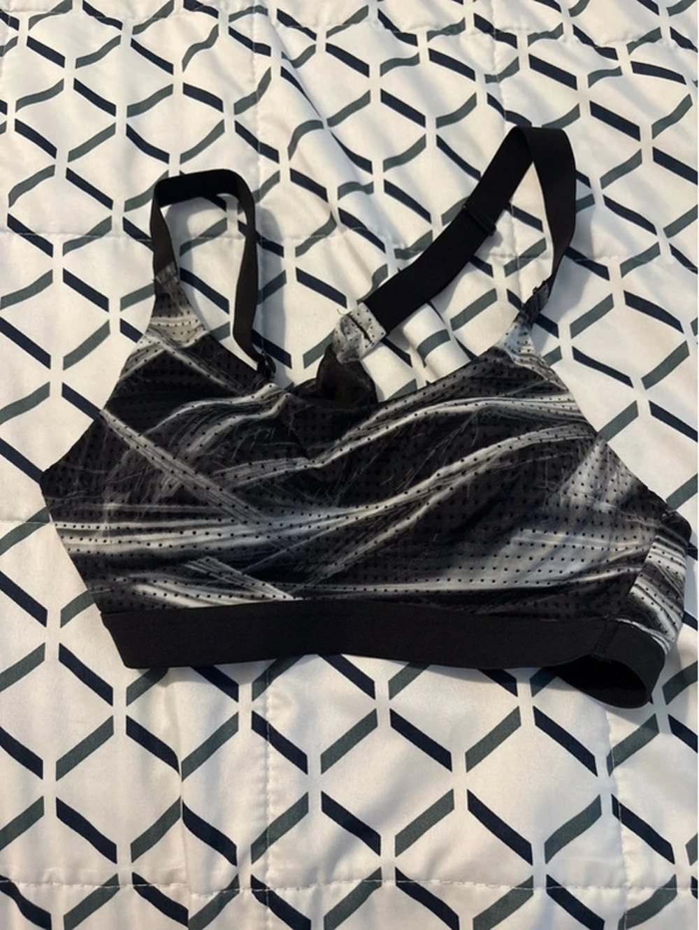 Victoria’s Secret Sports Bra 32A Adjustable Straps Black White EUC
